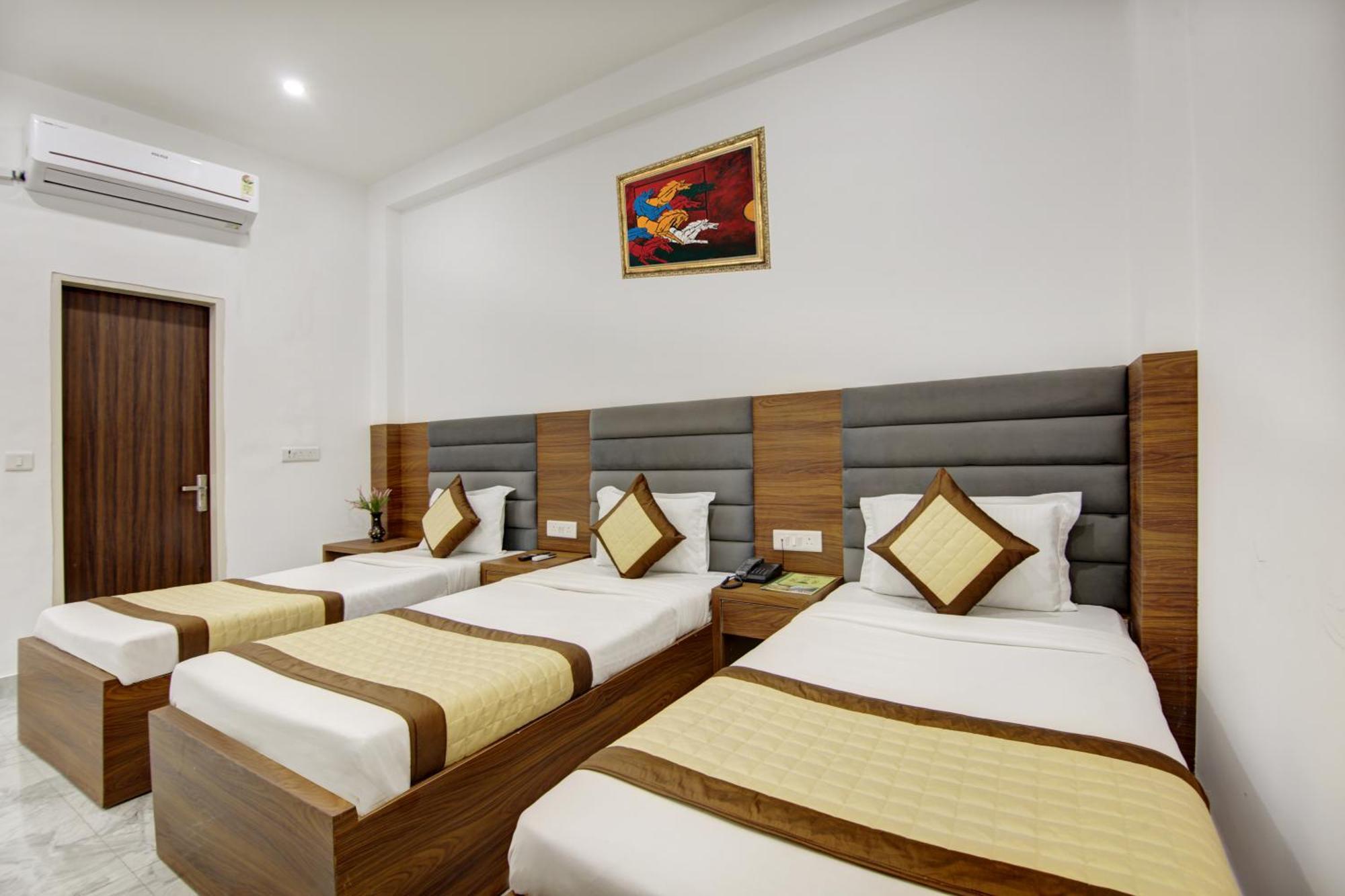 Hotel S B Inn - Near New Delhi Railway Station Paharganj Exteriör bild