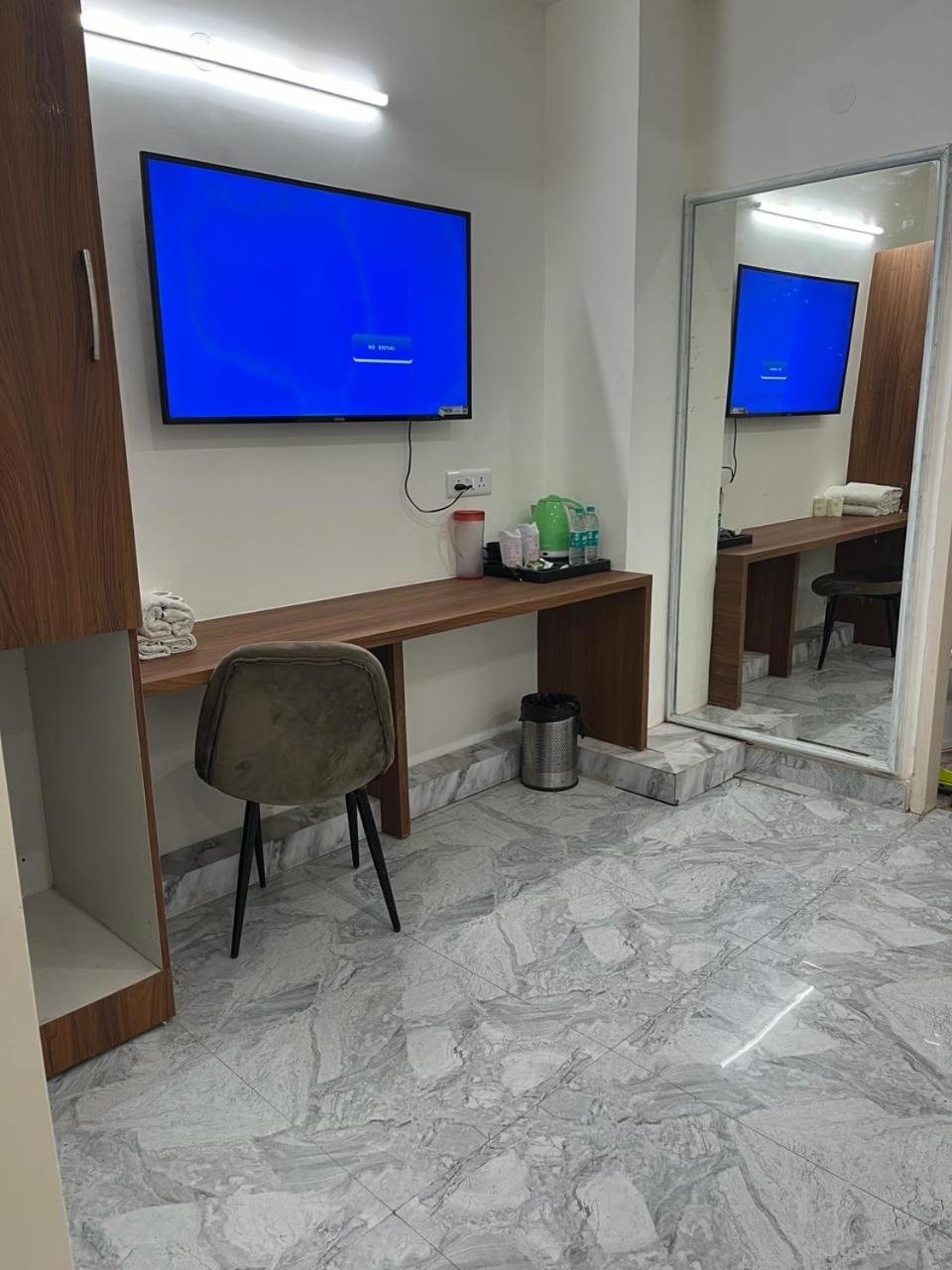 Hotel S B Inn - Near New Delhi Railway Station Paharganj Exteriör bild