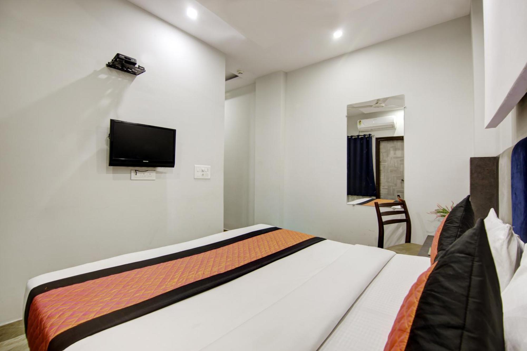 Hotel S B Inn - Near New Delhi Railway Station Paharganj Exteriör bild