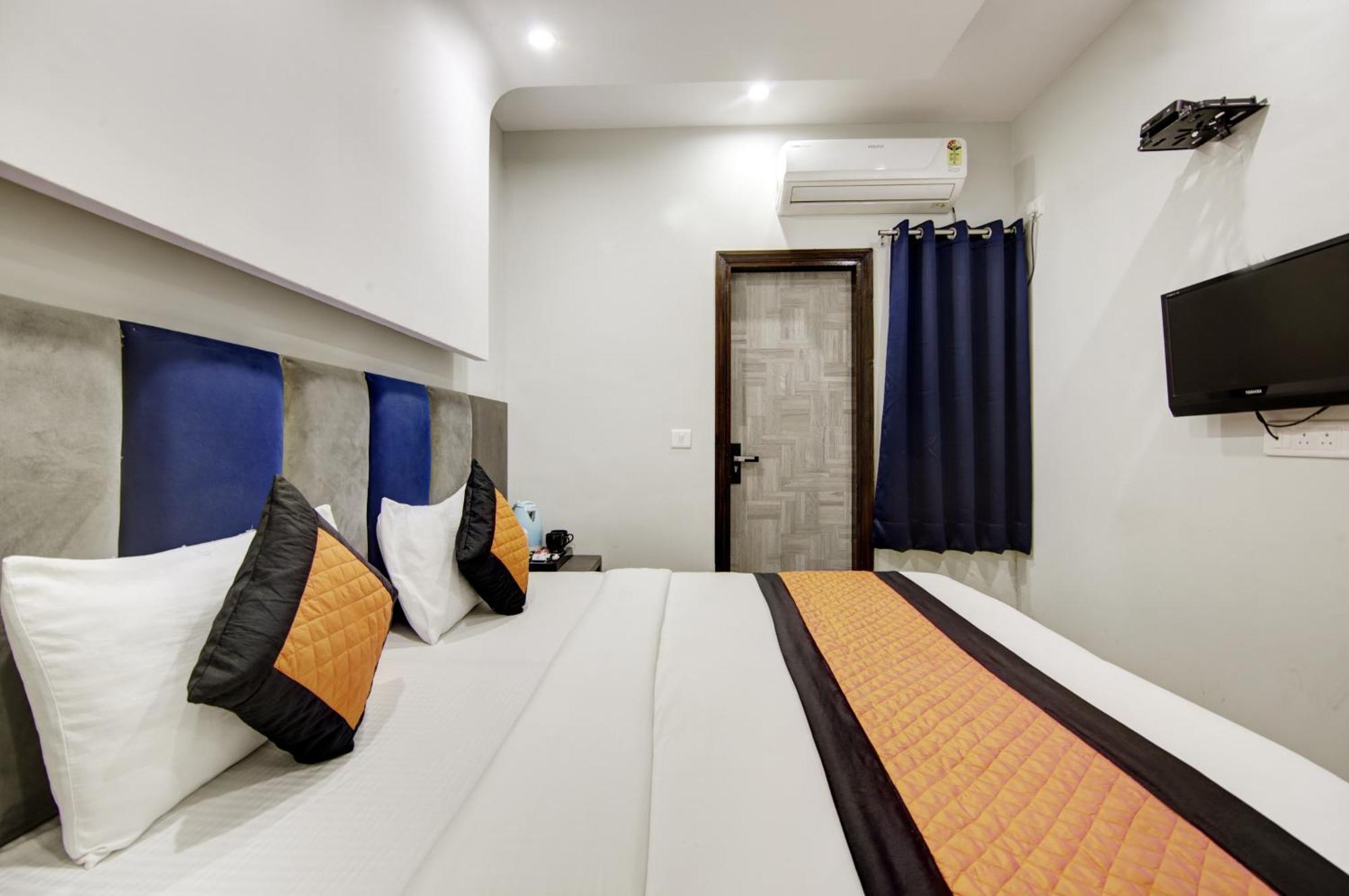 Hotel S B Inn - Near New Delhi Railway Station Paharganj Exteriör bild
