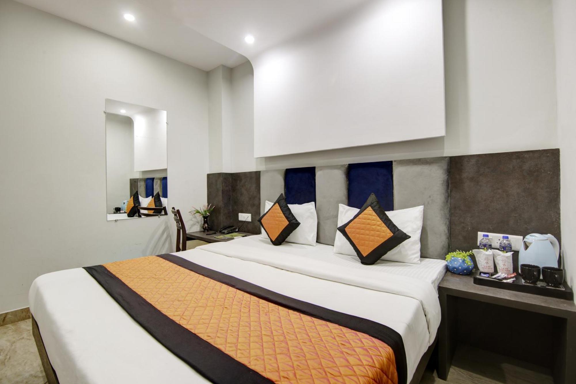 Hotel S B Inn - Near New Delhi Railway Station Paharganj Exteriör bild