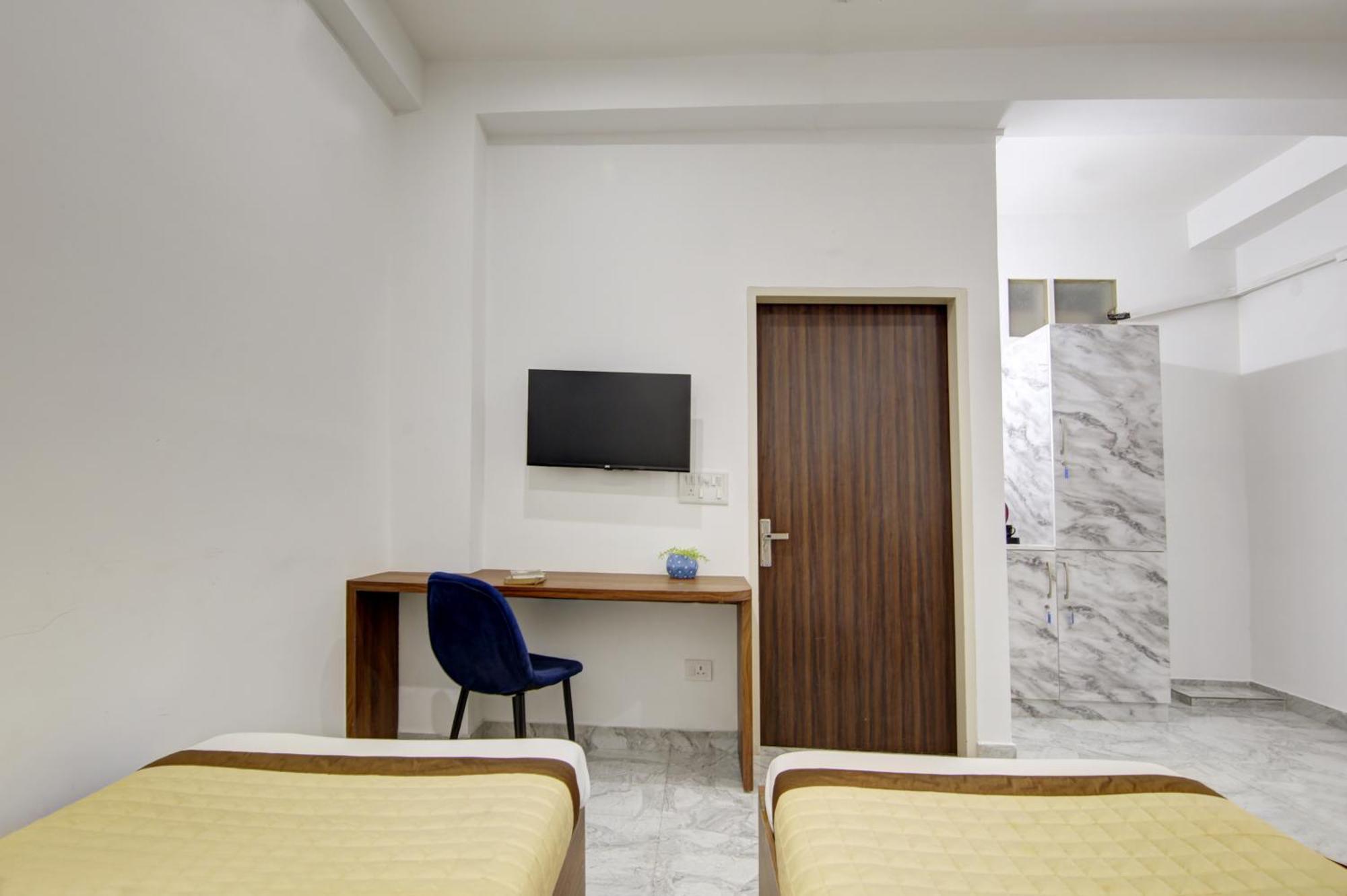 Hotel S B Inn - Near New Delhi Railway Station Paharganj Exteriör bild