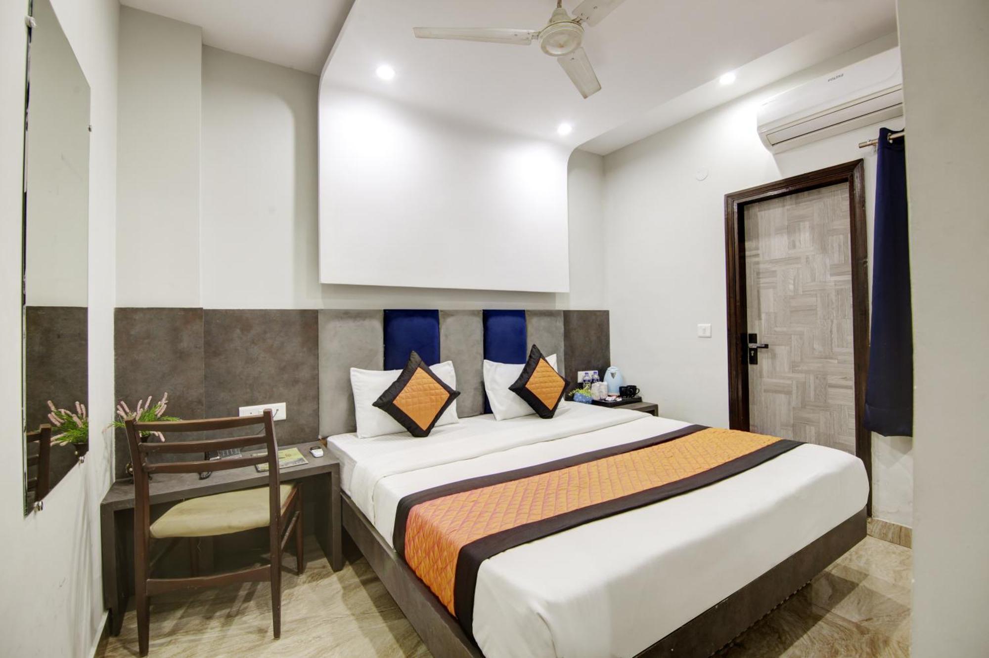 Hotel S B Inn - Near New Delhi Railway Station Paharganj Exteriör bild