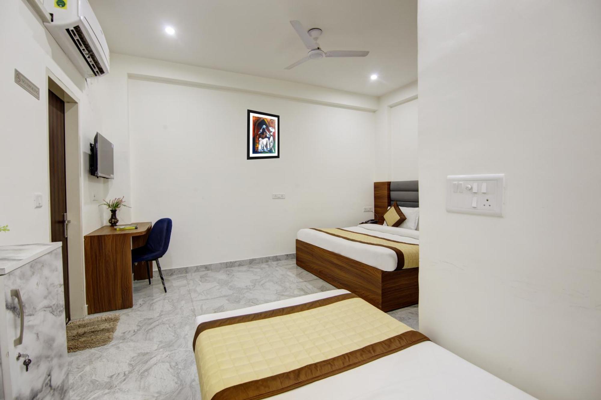 Hotel S B Inn - Near New Delhi Railway Station Paharganj Exteriör bild