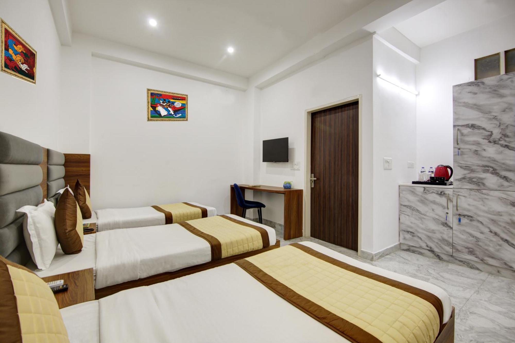 Hotel S B Inn - Near New Delhi Railway Station Paharganj Exteriör bild