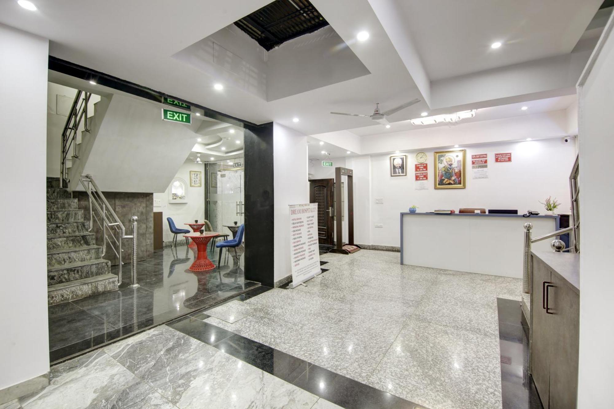 Hotel S B Inn - Near New Delhi Railway Station Paharganj Exteriör bild