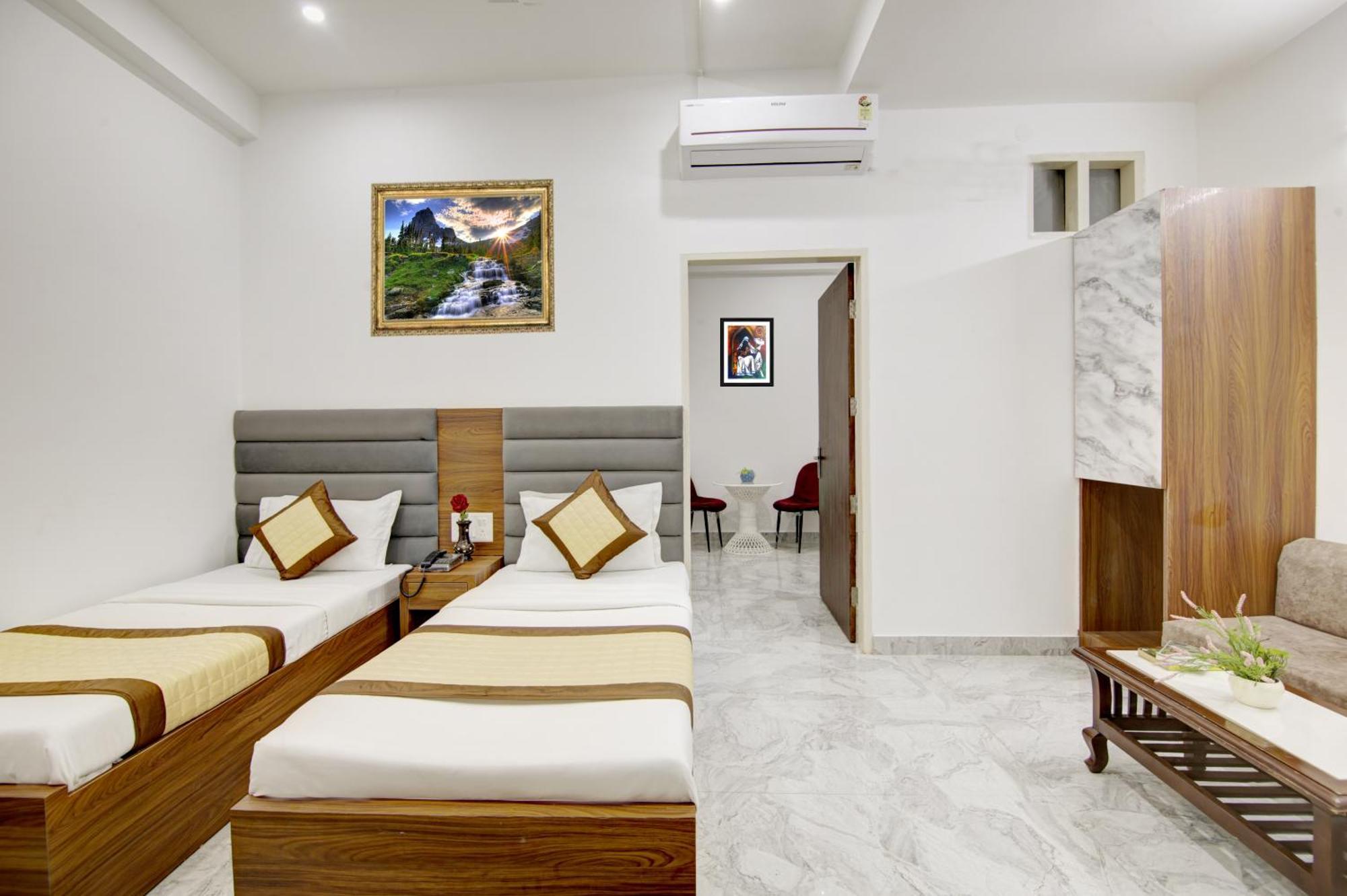 Hotel S B Inn - Near New Delhi Railway Station Paharganj Exteriör bild