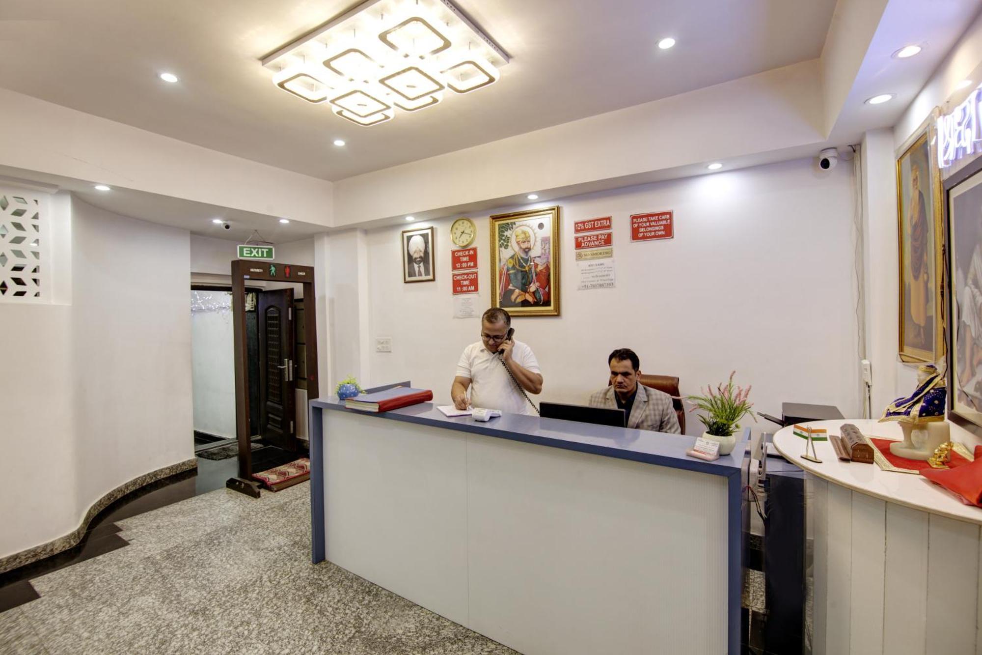 Hotel S B Inn - Near New Delhi Railway Station Paharganj Exteriör bild