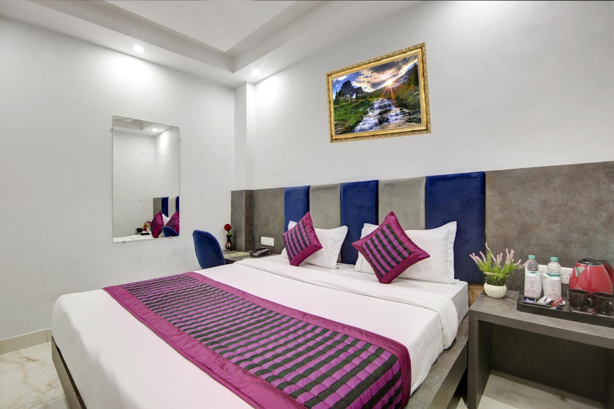Hotel S B Inn - Near New Delhi Railway Station Paharganj Exteriör bild