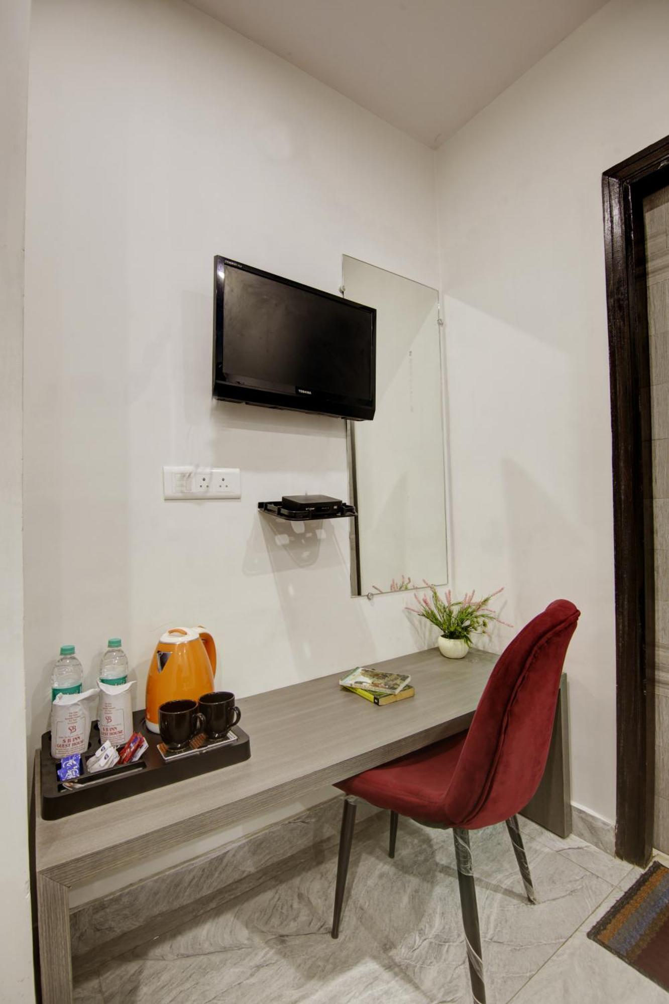 Hotel S B Inn - Near New Delhi Railway Station Paharganj Exteriör bild