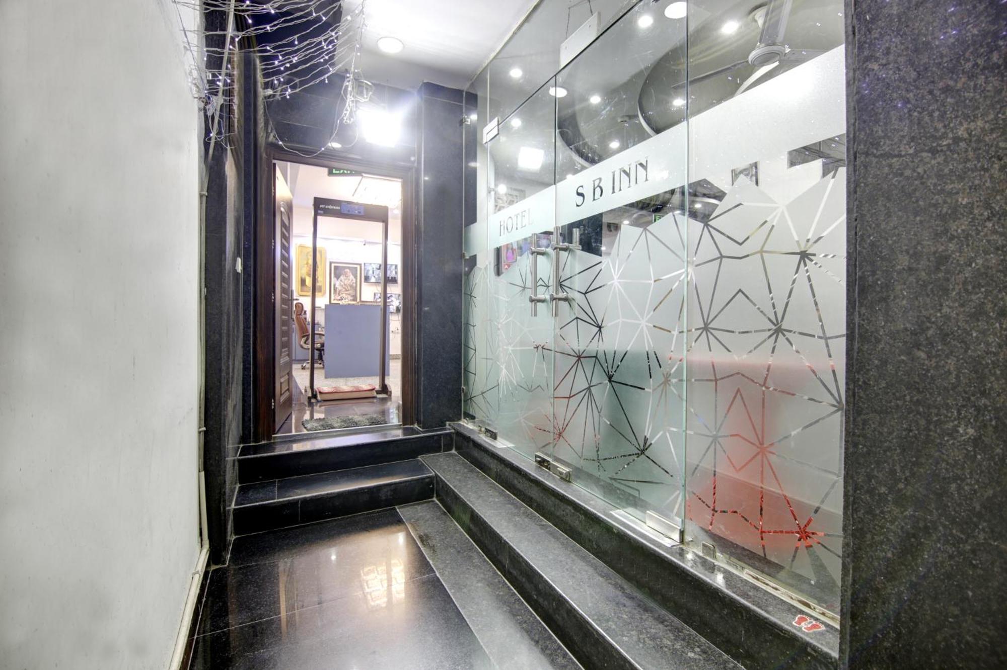 Hotel S B Inn - Near New Delhi Railway Station Paharganj Exteriör bild