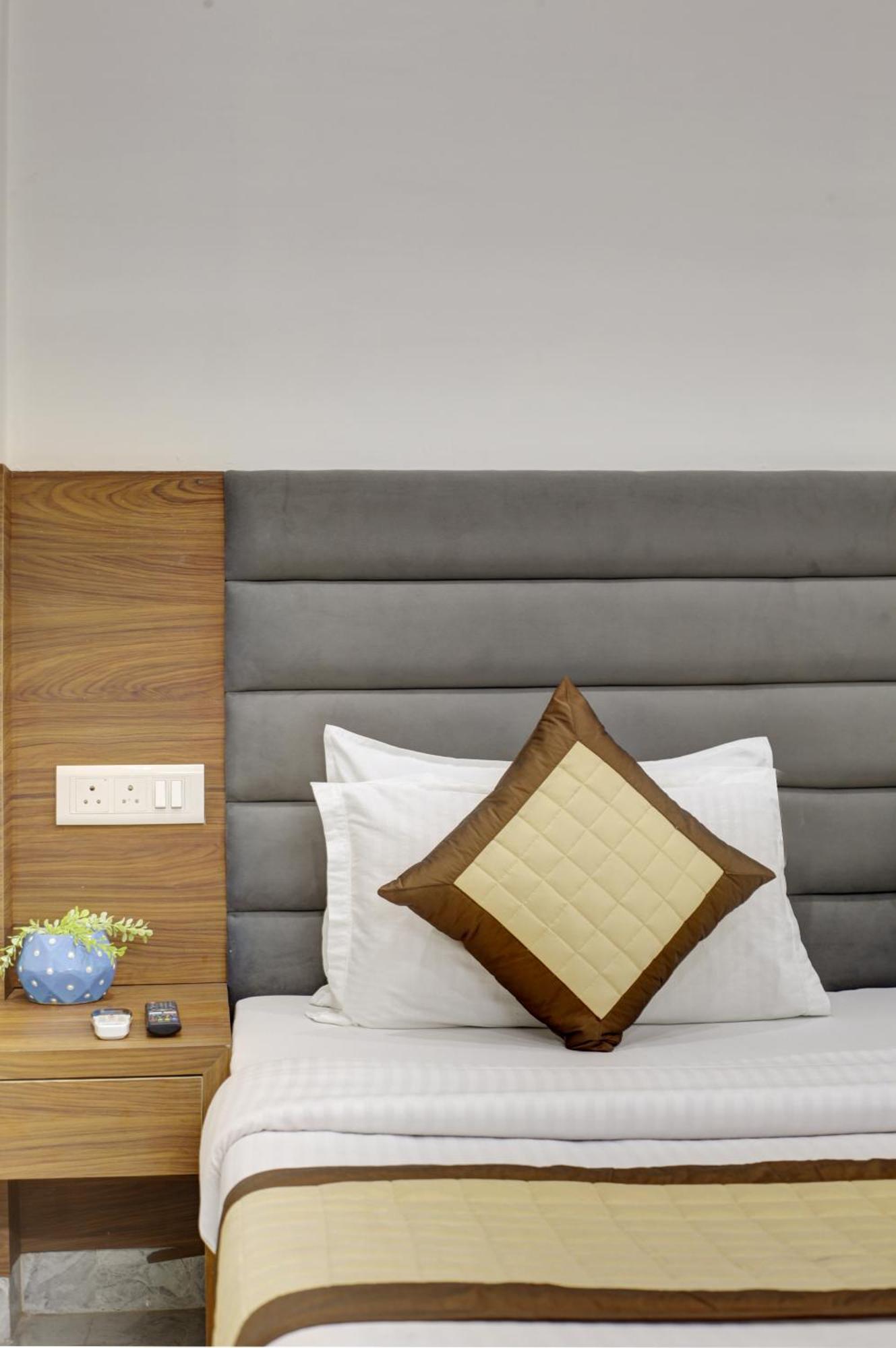Hotel S B Inn - Near New Delhi Railway Station Paharganj Exteriör bild
