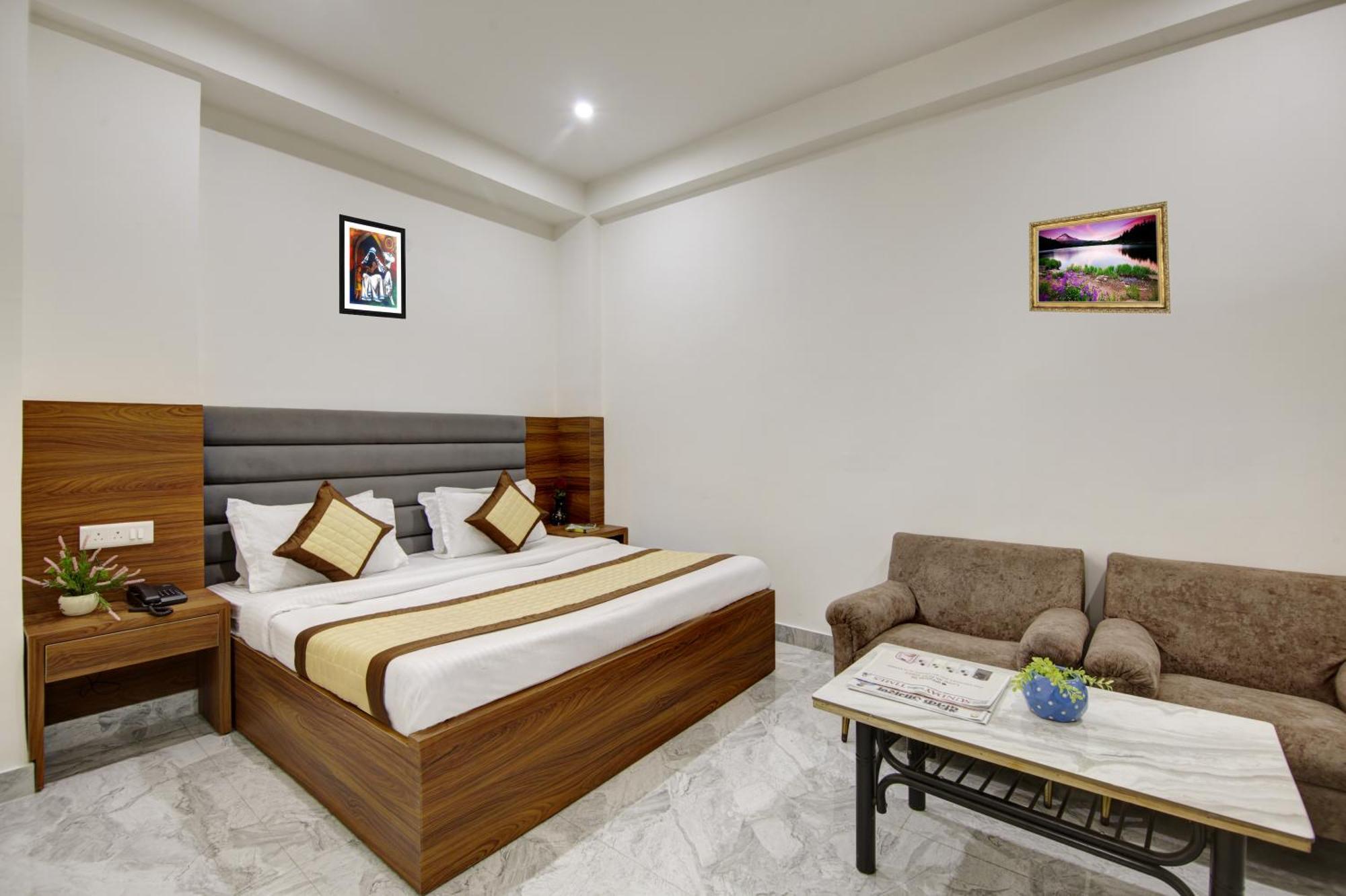 Hotel S B Inn - Near New Delhi Railway Station Paharganj Exteriör bild