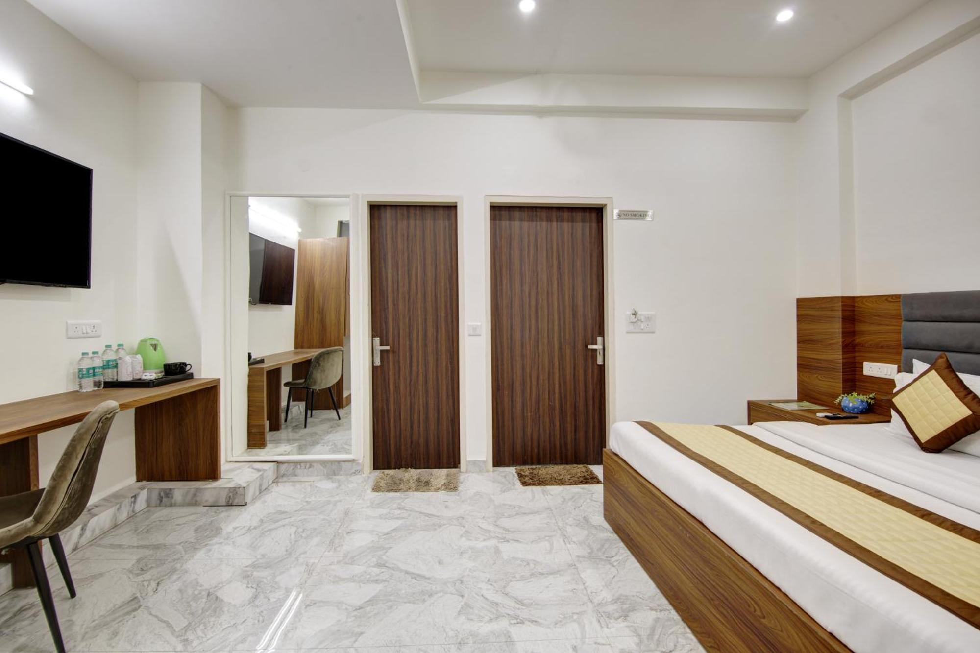Hotel S B Inn - Near New Delhi Railway Station Paharganj Exteriör bild