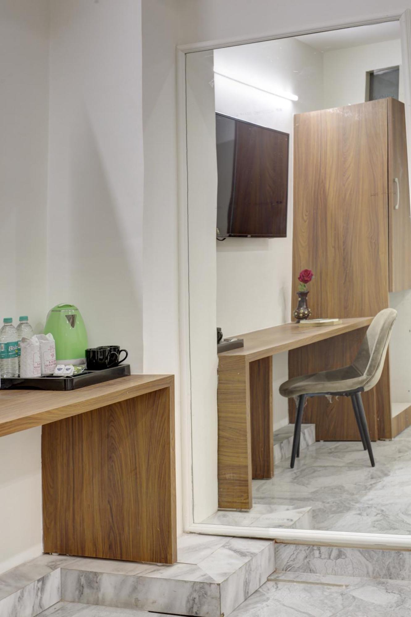 Hotel S B Inn - Near New Delhi Railway Station Paharganj Exteriör bild