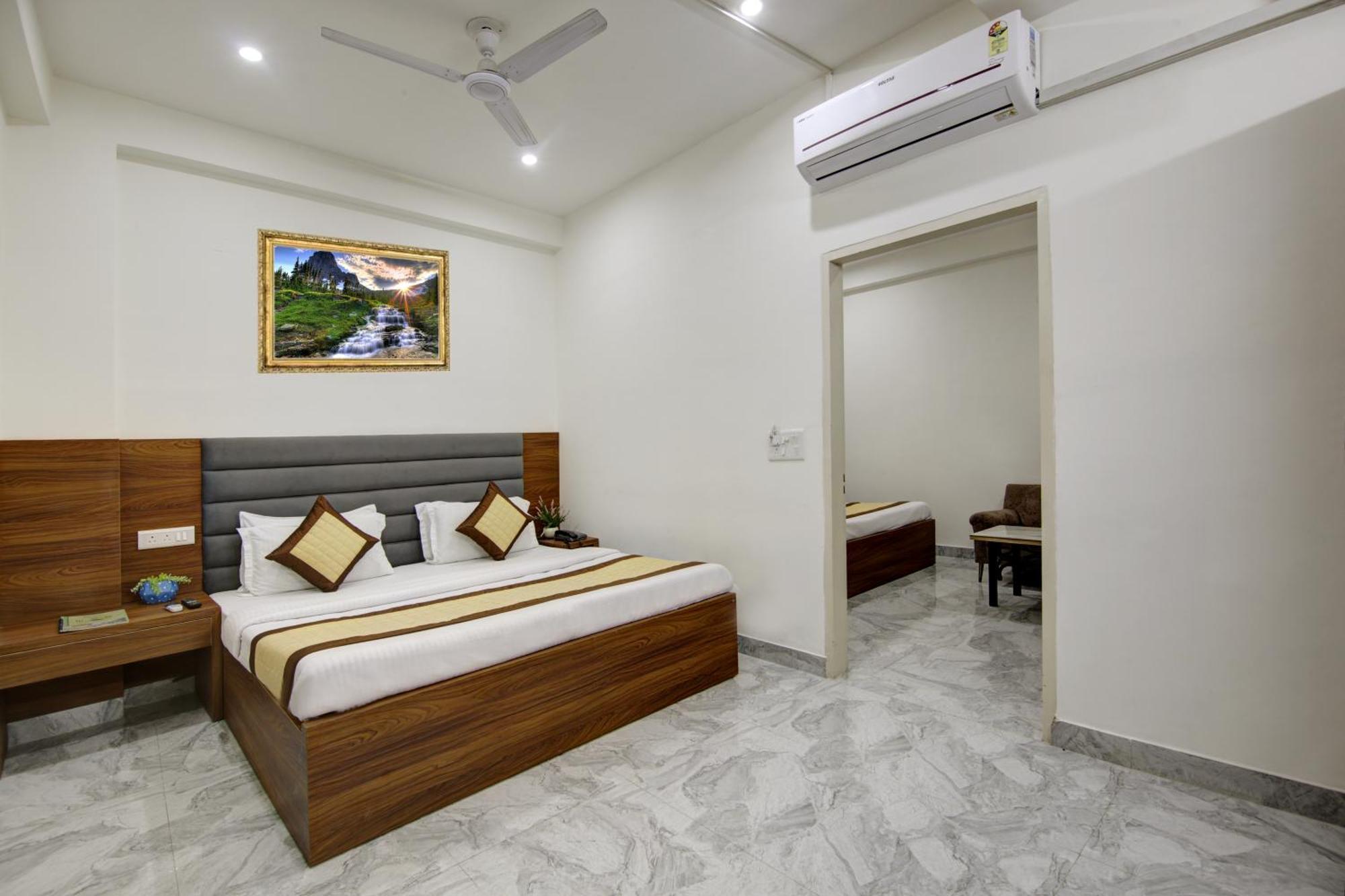 Hotel S B Inn - Near New Delhi Railway Station Paharganj Exteriör bild