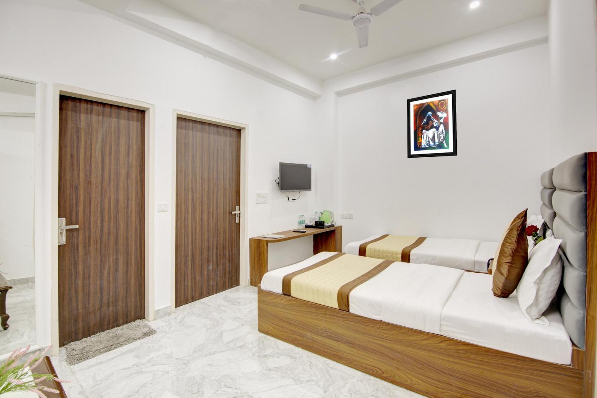 Hotel S B Inn - Near New Delhi Railway Station Paharganj Exteriör bild