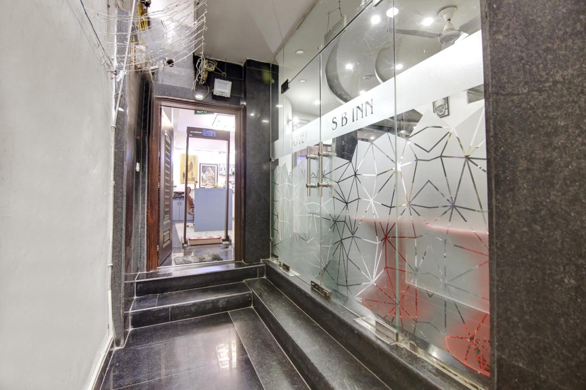 Hotel S B Inn - Near New Delhi Railway Station Paharganj Exteriör bild