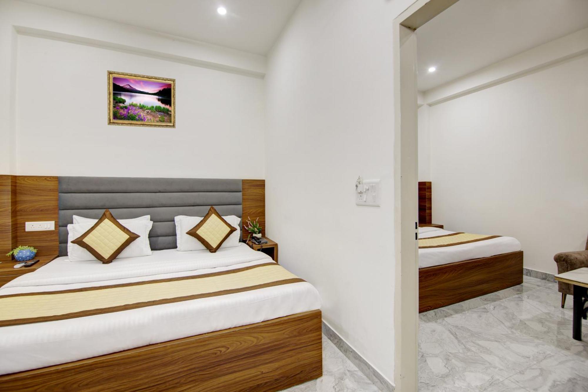 Hotel S B Inn - Near New Delhi Railway Station Paharganj Exteriör bild