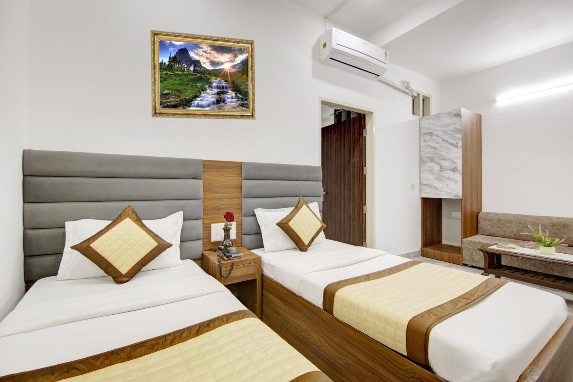 Hotel S B Inn - Near New Delhi Railway Station Paharganj Exteriör bild
