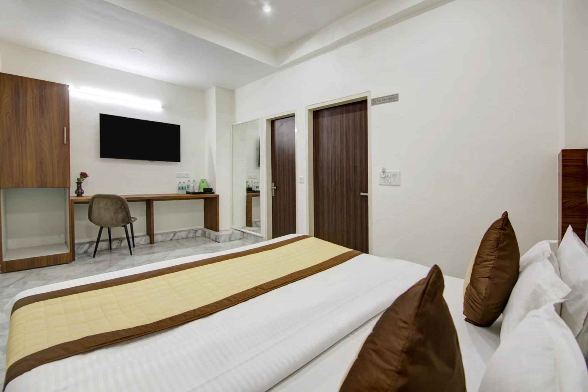 Hotel S B Inn - Near New Delhi Railway Station Paharganj Exteriör bild