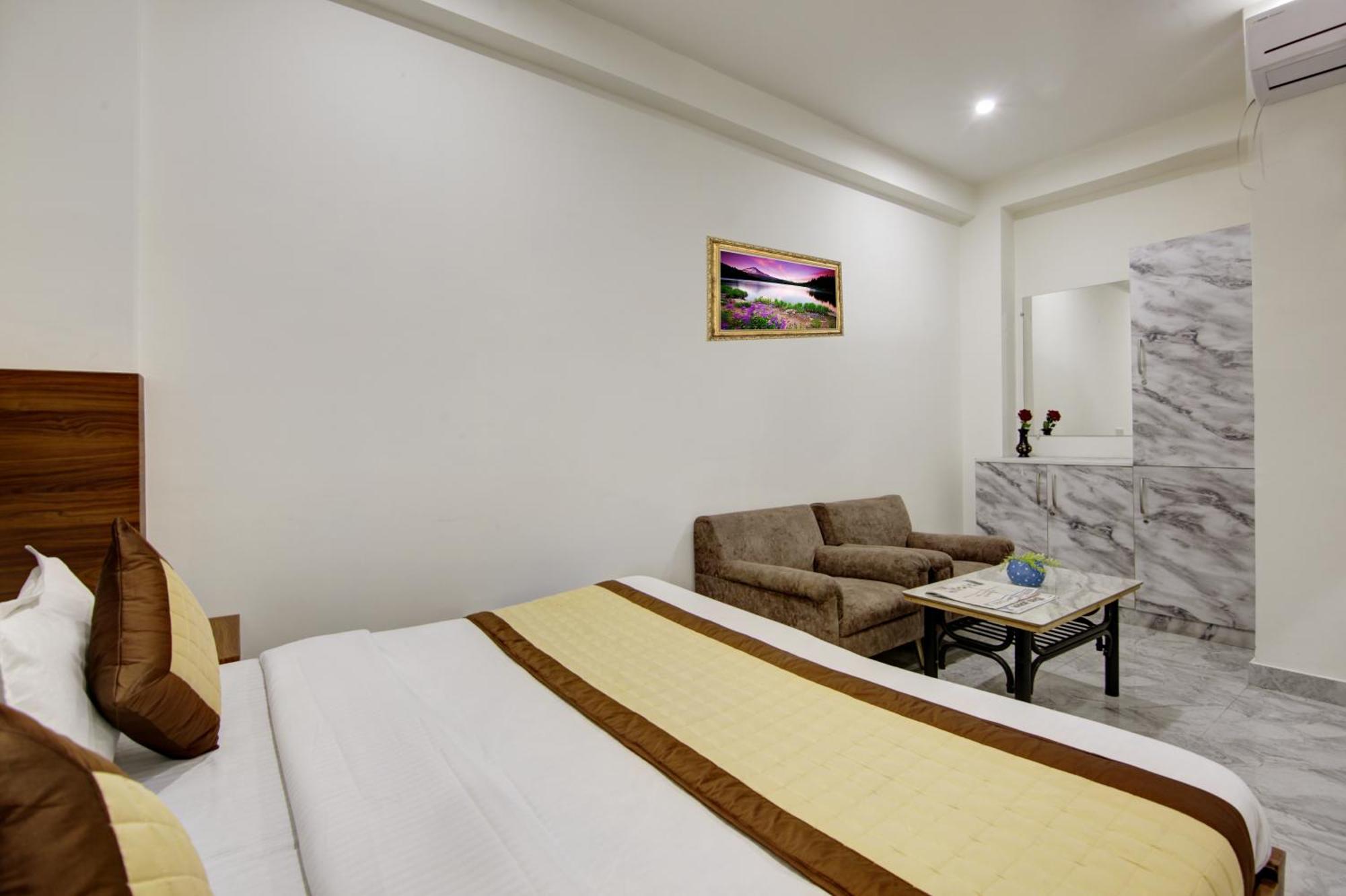 Hotel S B Inn - Near New Delhi Railway Station Paharganj Exteriör bild