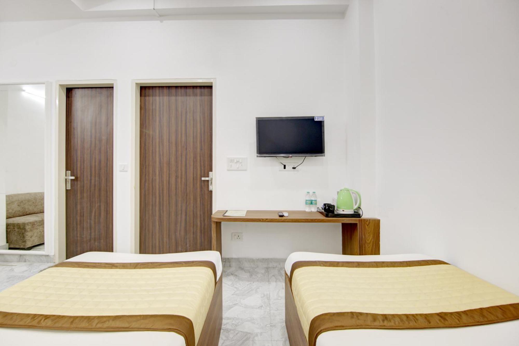 Hotel S B Inn - Near New Delhi Railway Station Paharganj Exteriör bild