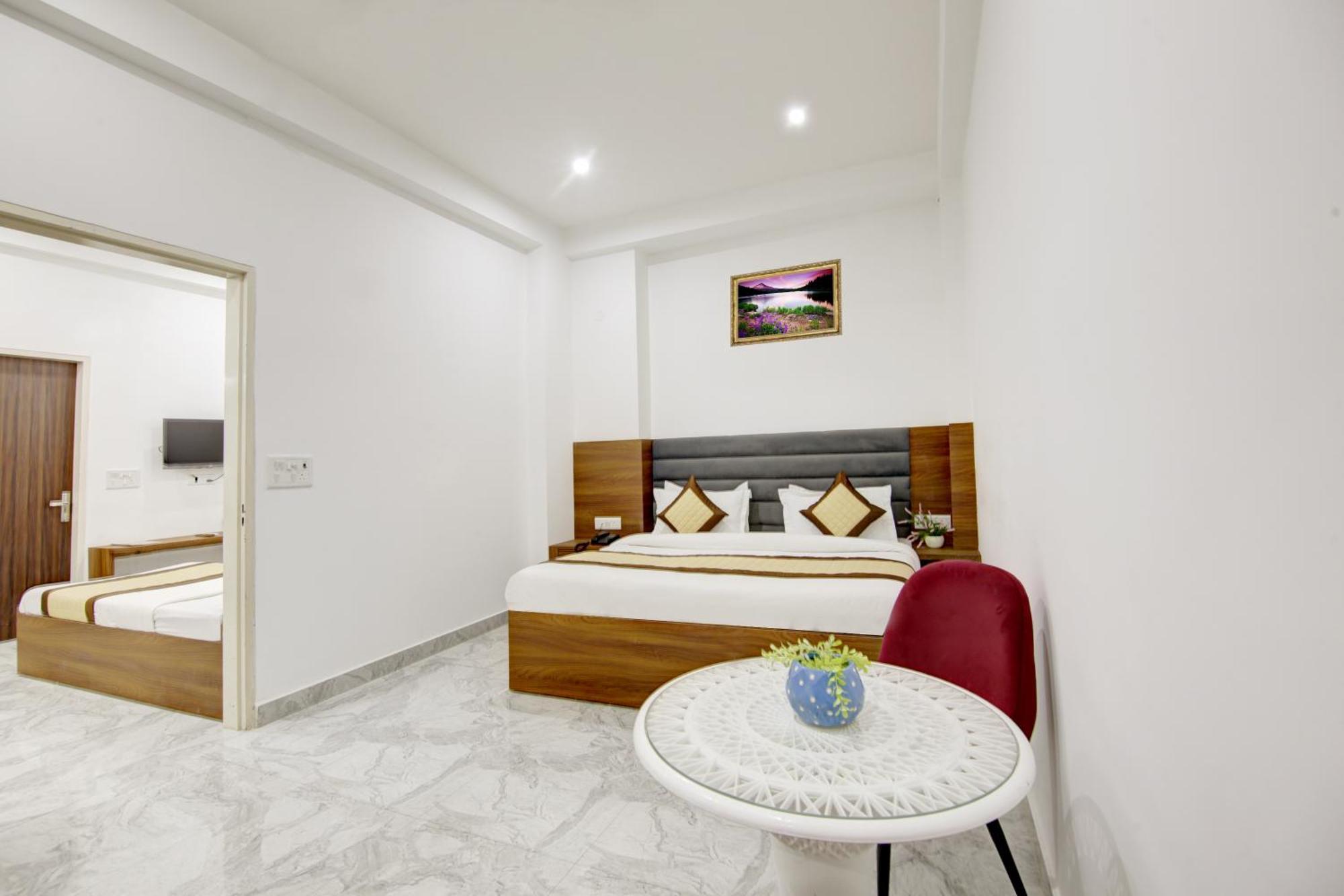 Hotel S B Inn - Near New Delhi Railway Station Paharganj Exteriör bild