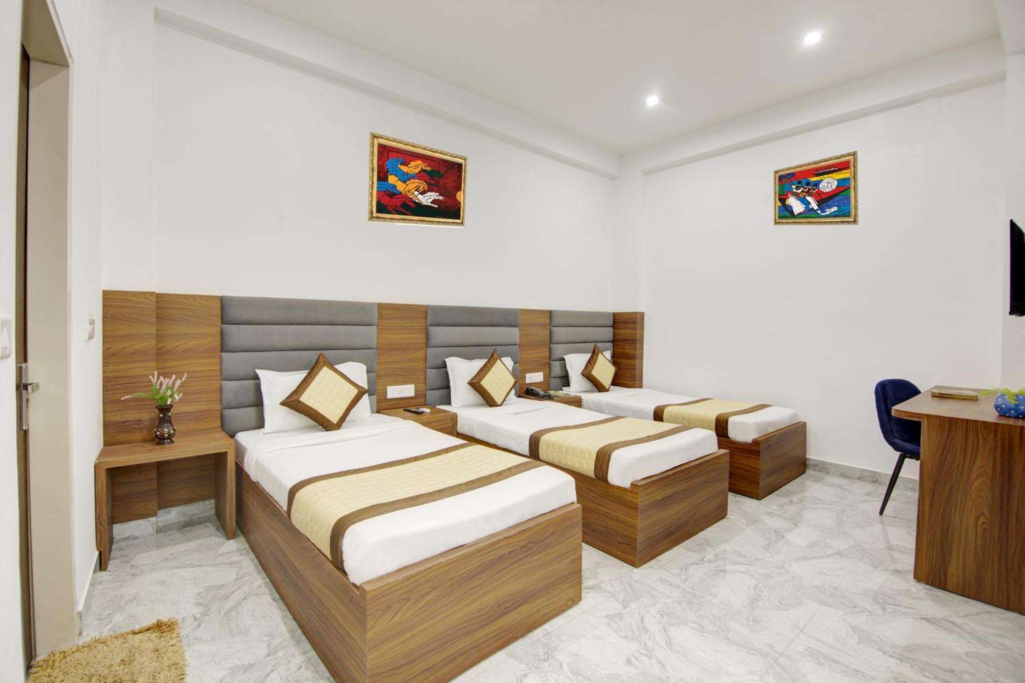 Hotel S B Inn - Near New Delhi Railway Station Paharganj Exteriör bild